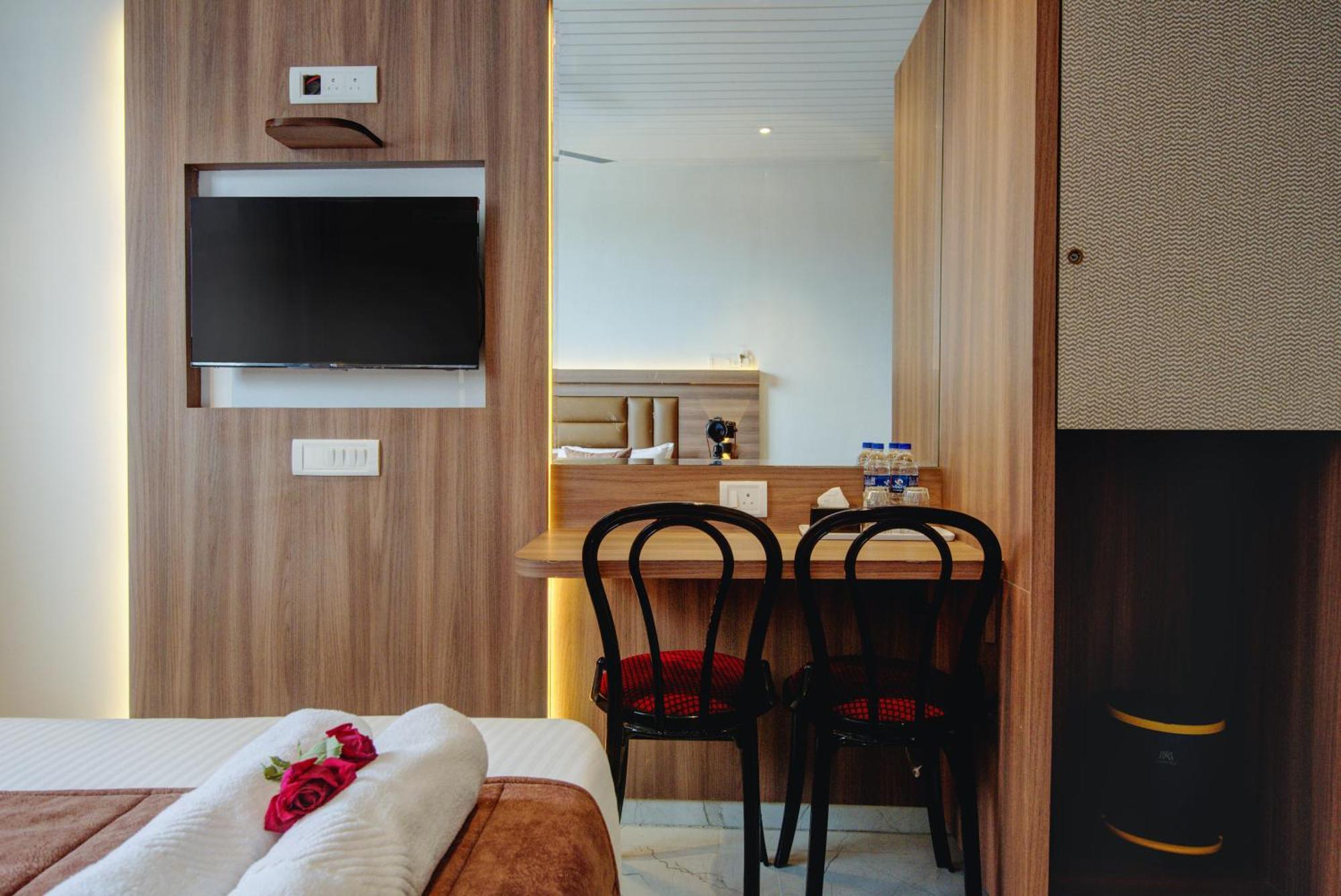 Hotel Galaxy Inn Navi Mumbai Eksteriør bilde